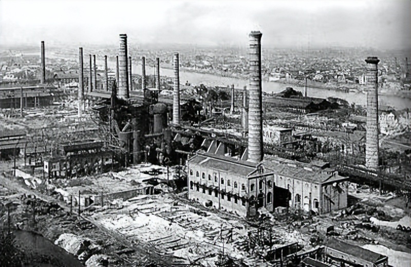 他，中国最“作”富二代，娶11个老婆，晚年却饿死家中，真相如何