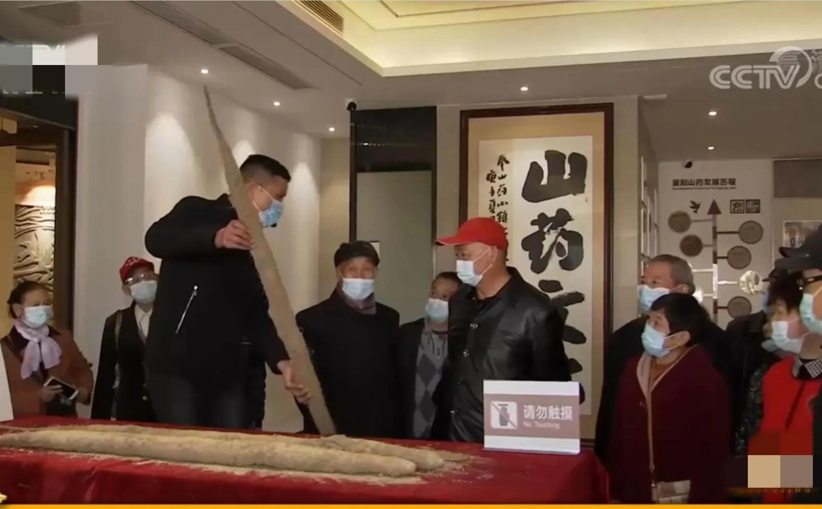 小伙将废品做成工艺品,湖北小伙一年狂赚80亿