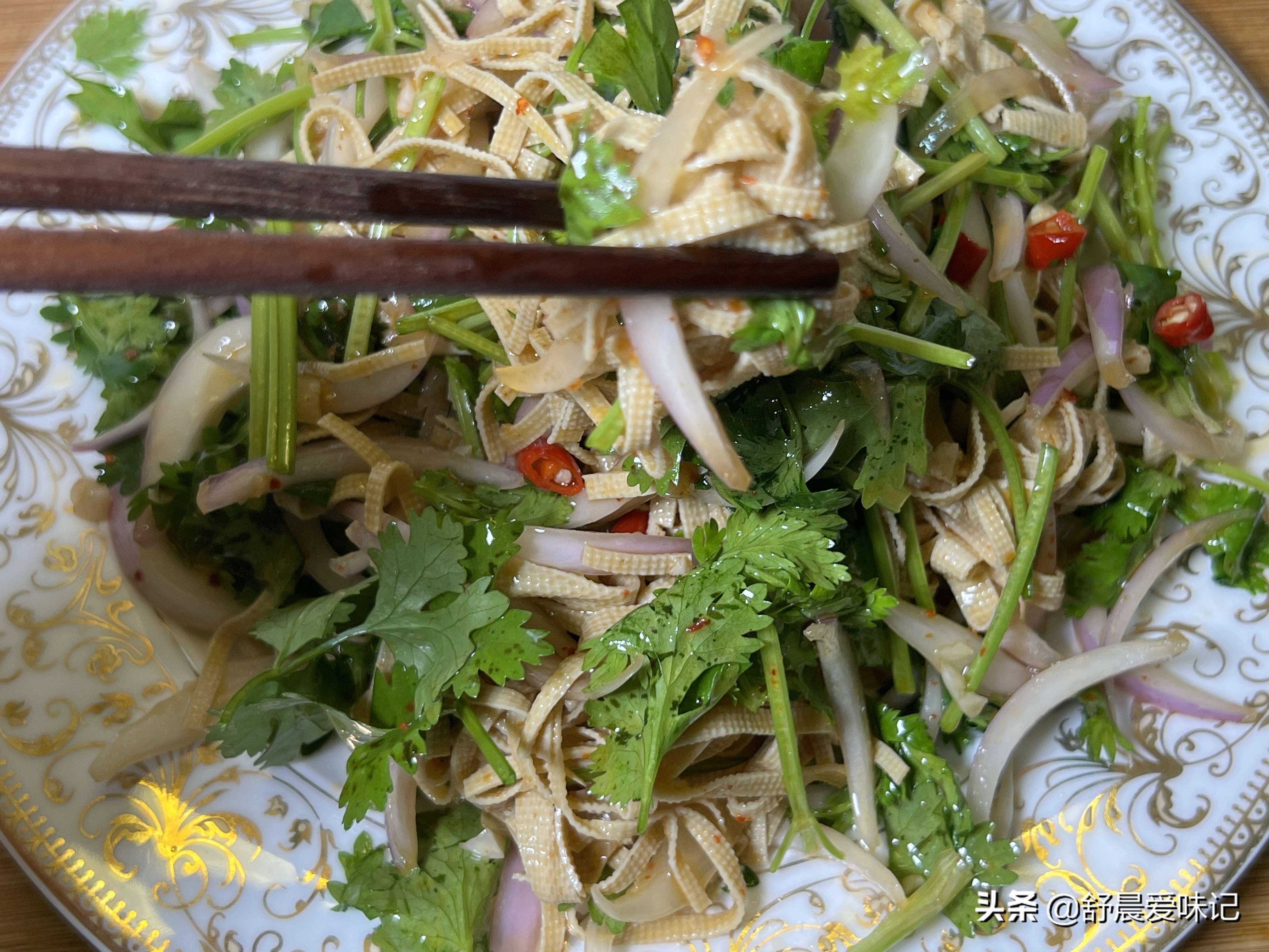 洋葱拌木耳豆腐皮的正确方法视频,两张豆腐皮