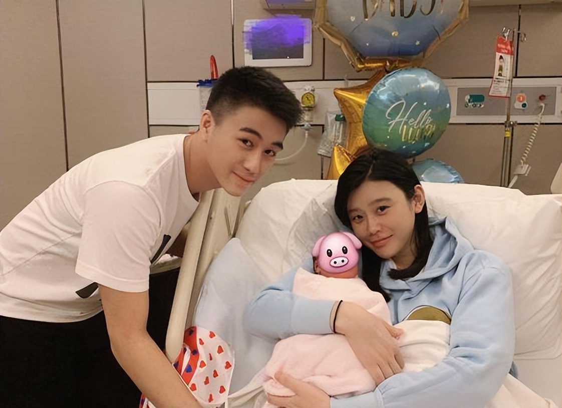 奚梦瑶1岁女儿背名牌包,奚梦瑶女儿庆生