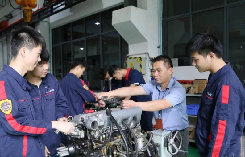 15岁学生去职高选什么专业最好,初中毕业去职校学什么专业好