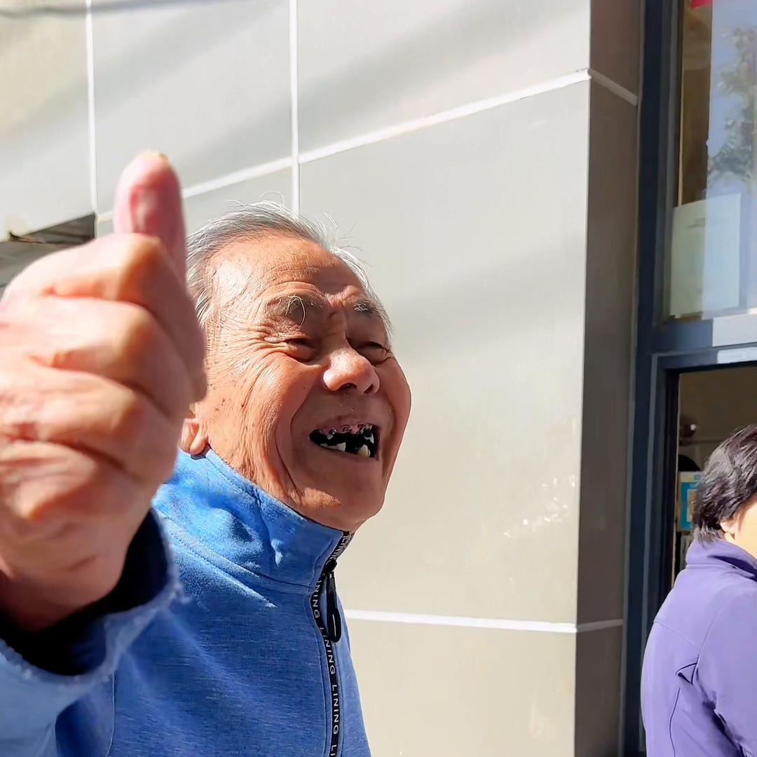 00后女大学生毕业后在北京卖烧饼,在北京本科毕业能干什么