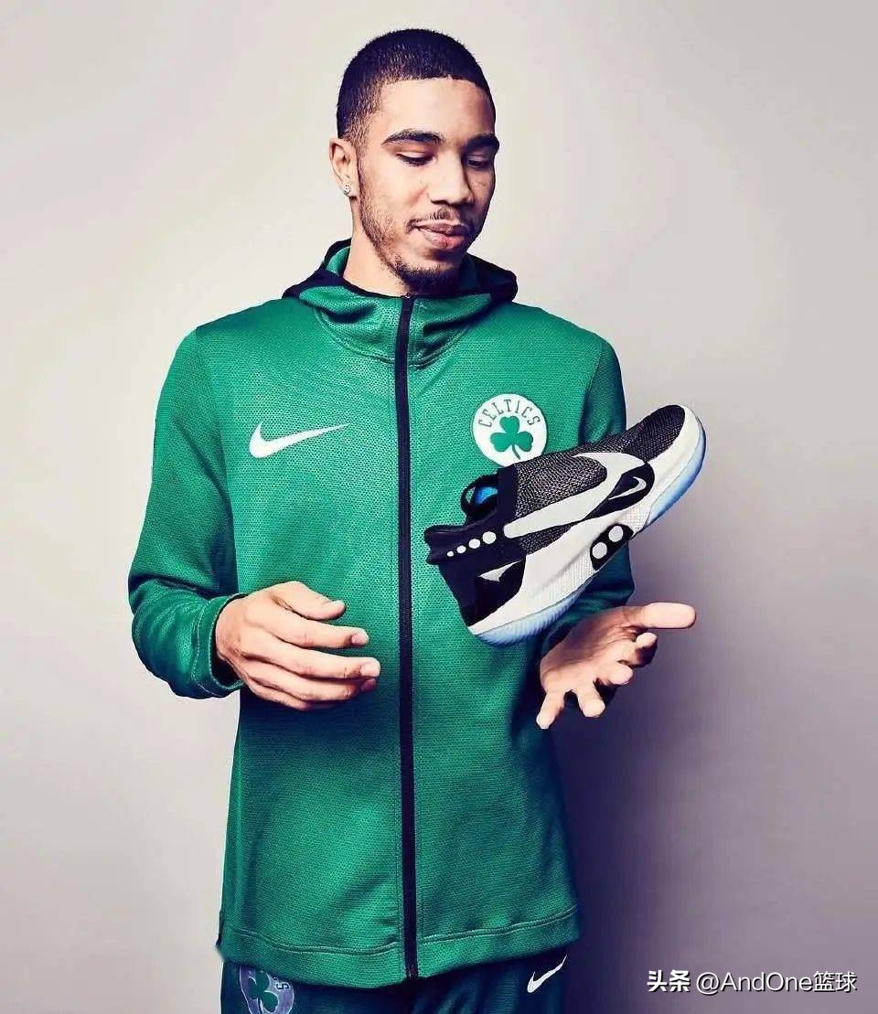 姆巴佩梅开二度致敬库里,库里和姆巴佩是什么关系