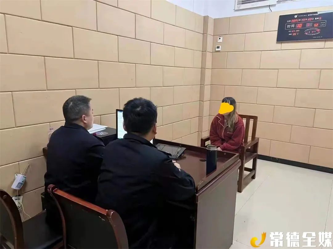 常德43岁女子谎称30岁，以恋爱为名诈骗男子18万元，期间还“劈腿”