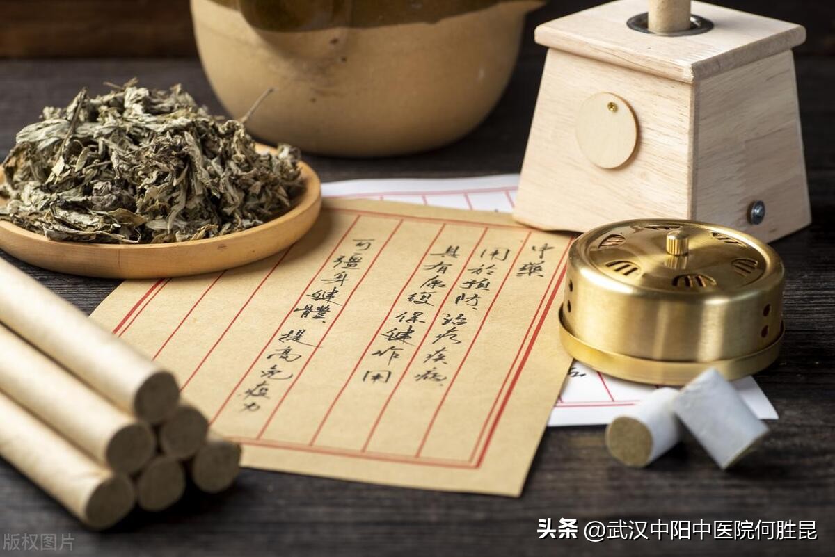 腿上长红色的小肉疙瘩怎么回事,腿上长红色大疙瘩痒是什么原因