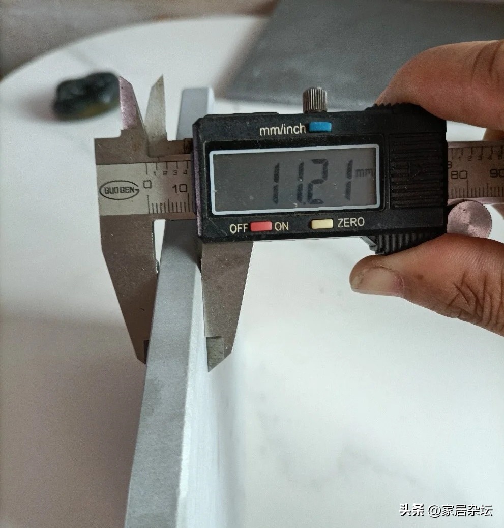 你知道怎么区分岩板餐桌的好坏吗,岩板餐桌会看起来很廉价吗