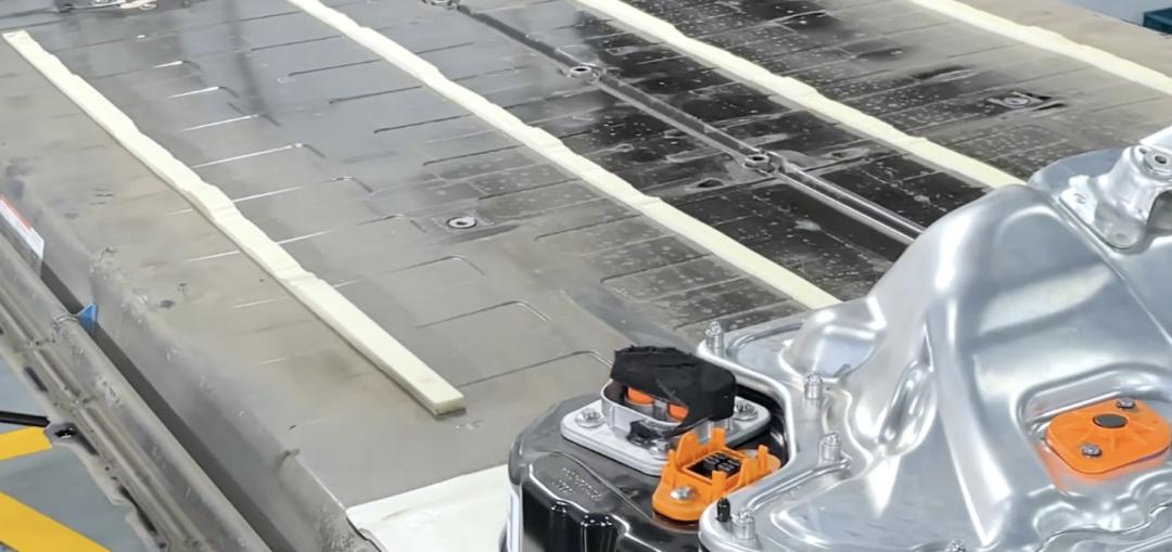 特斯拉又失控导致一死两伤,特斯拉又现失控门