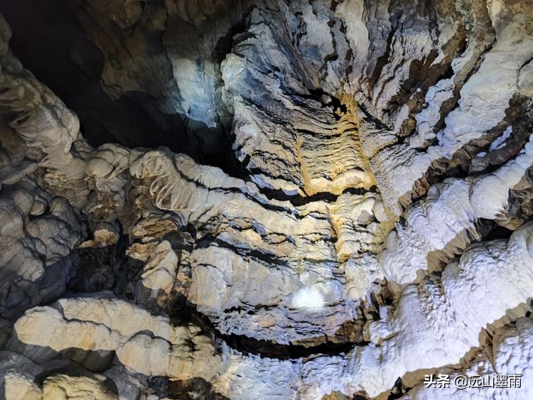 逛天坑、探叮呤当啷洞，去昆明安宁徒步，总有很多惊喜