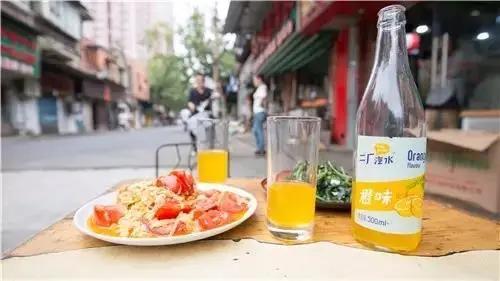 好物之国货志丨用一瓶汉口二厂汽水,“复活”老武汉的味道