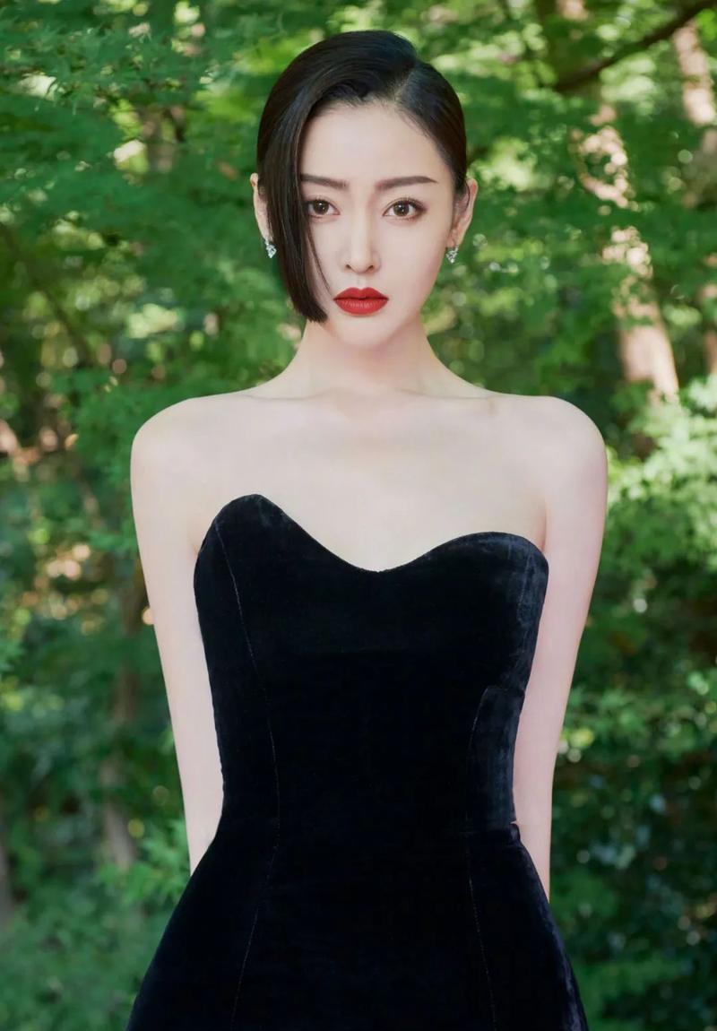 叶皇玛丽娜身高,叶皇扮演者玛丽娜眼睛