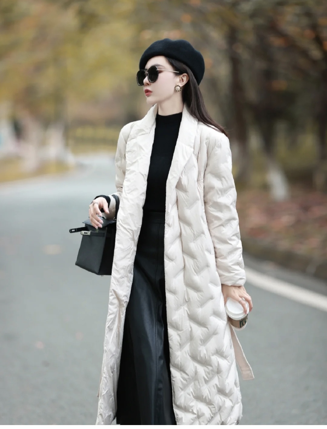 中款羽绒服配裤子好还是裙子好,羽绒服配裙子怎么搭配好看