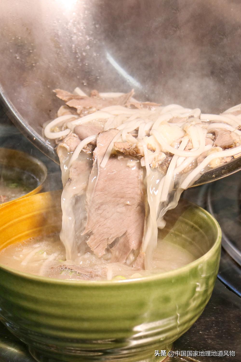 三伏天吃羊肉是种怎么样的体验,三伏天吃羊肉让你大汗淋漓