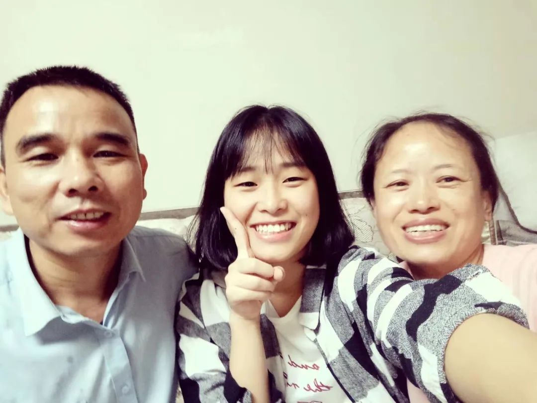 世纪金源集团新学期“皓月奖助学金”发放，造福众多世纪金源子弟