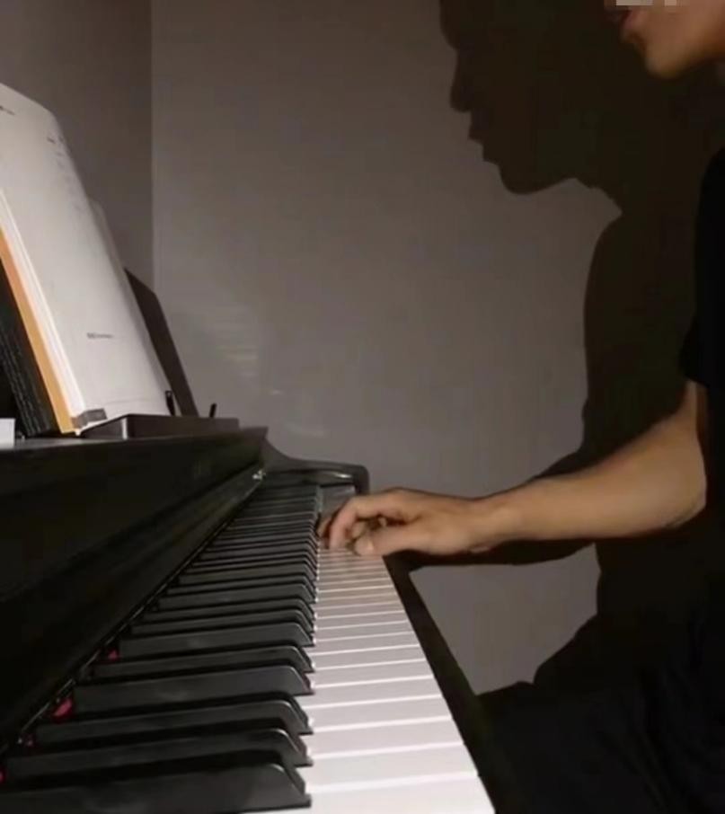 董宇辉现在在新东方的地位 (新东方董宇辉成名之路)