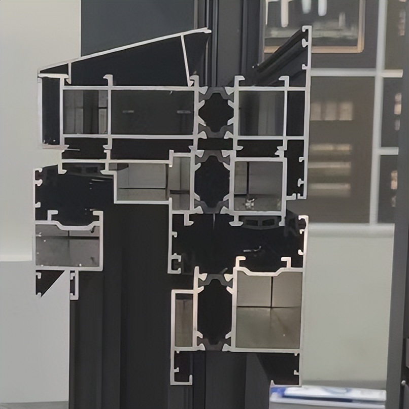 实拍断桥铝加工厂,断桥铝工厂现场实拍