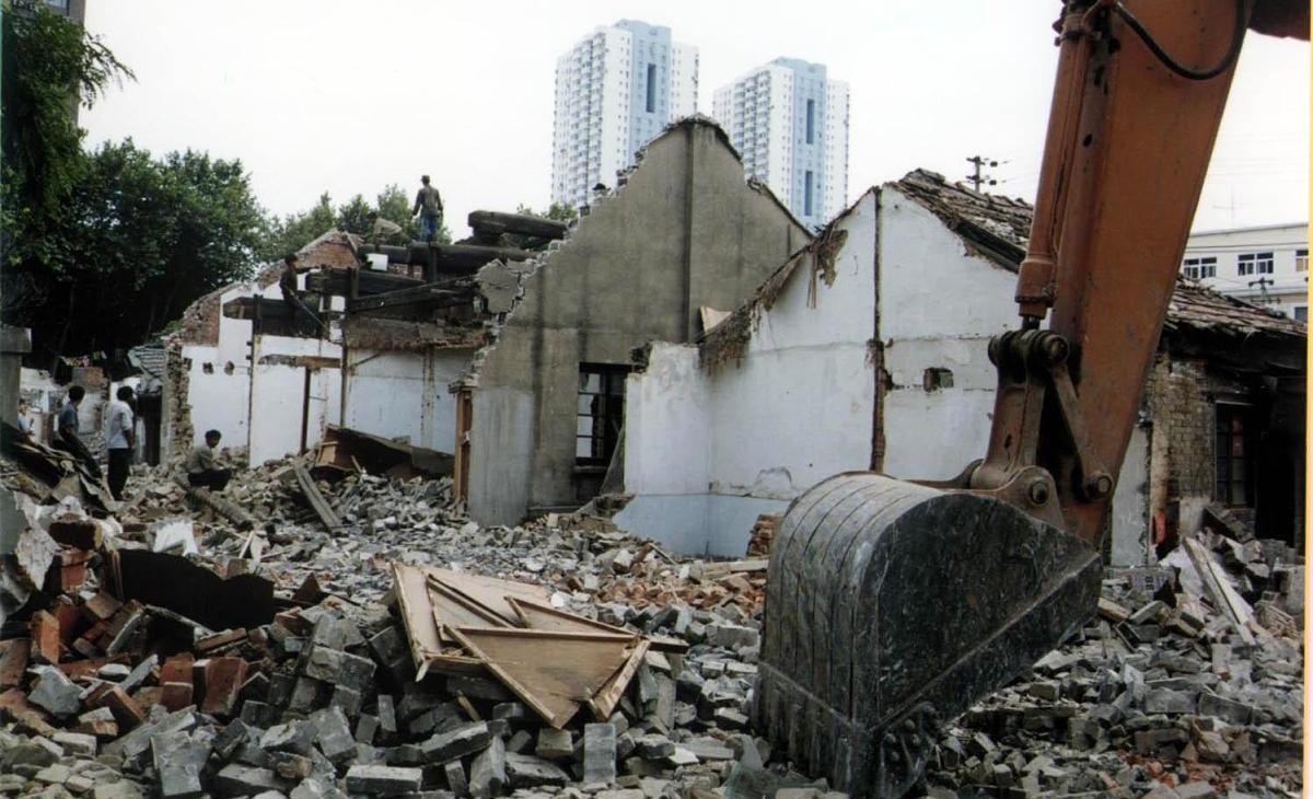 去武汉出差，同学小姨子热情招待我，与她发生幸福的事