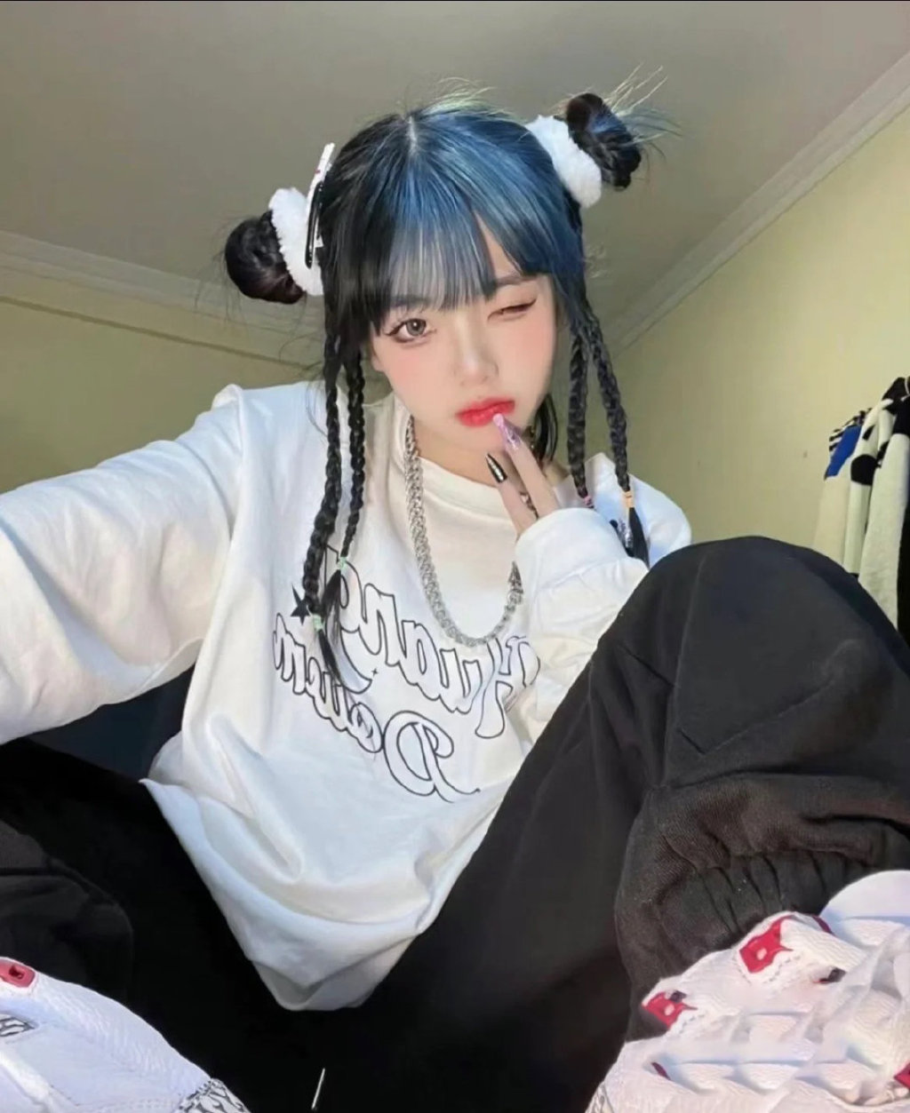 法式刘海漂染蓝色,法式八字刘海染什么色好看