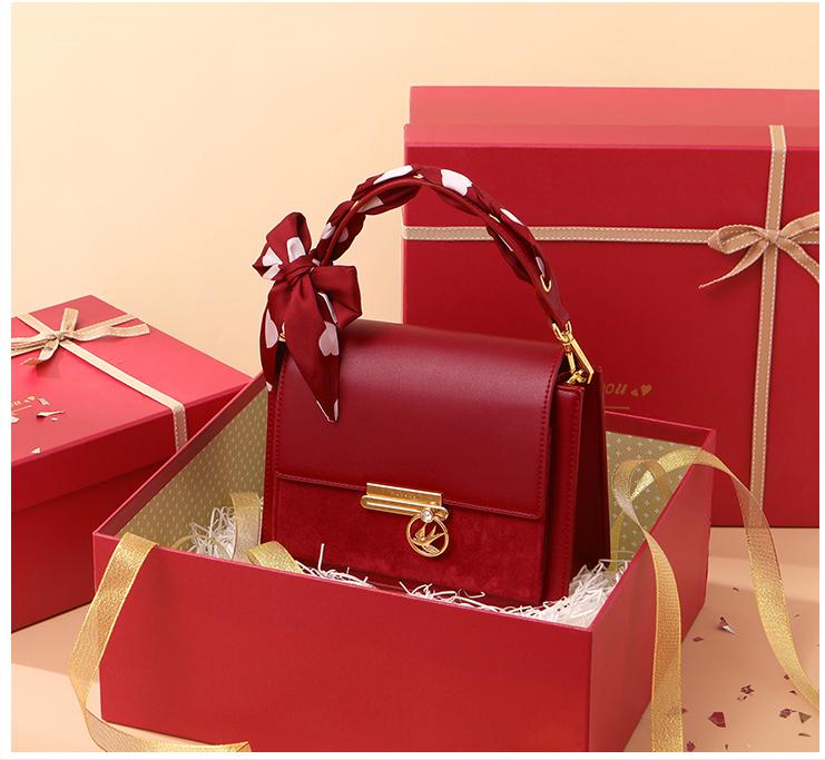 40到50岁女人适合背什么包包,40岁女性背什么牌子的包包