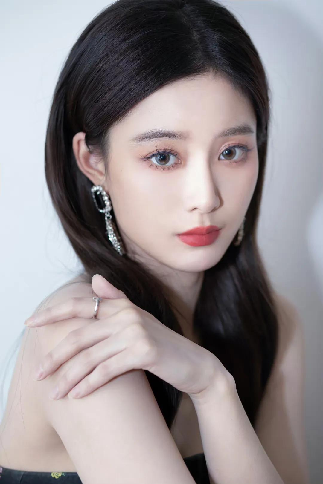 周雨彤杨紫吴倩哭戏,徐艺珍周雨彤