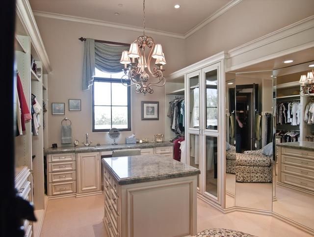 镜子放在哪里正确的,家里的落地镜子适合放在哪里