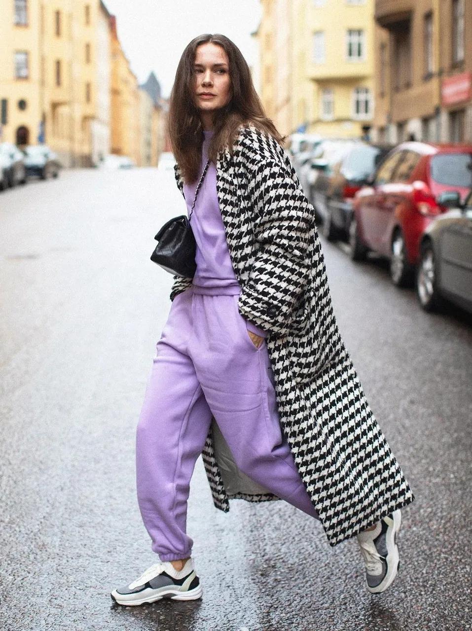 粉红卫衣穿搭女春秋套装,粉色连帽卫衣套装内搭