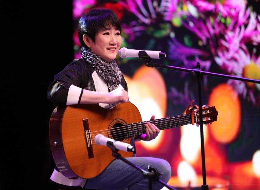 歌手成方圆年轻时候的照片,成方圆是80年代的当红歌星