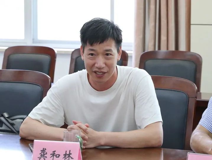 创新优化集智协同—绍兴市建功中学科学家教育思想研讨会顺利举行