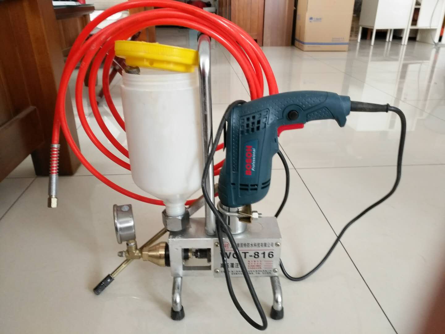 卫生间墙面瓷砖空鼓是谁的责任,卫生间做防水墙面有空鼓怎么办