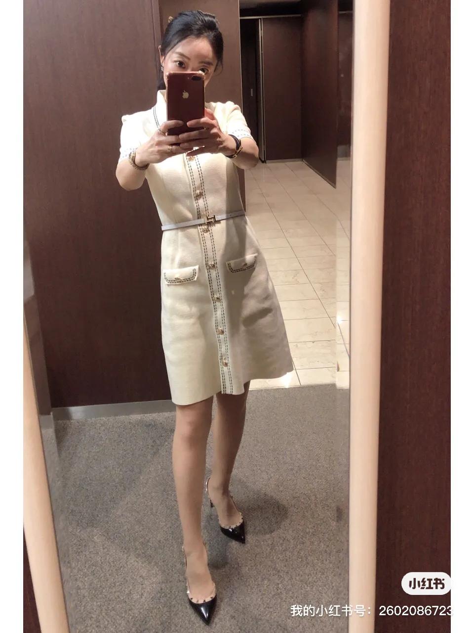 粉色华伦天奴高跟鞋搭配铆钉鞋 (胖人穿华伦天奴铆钉平底鞋搭配)