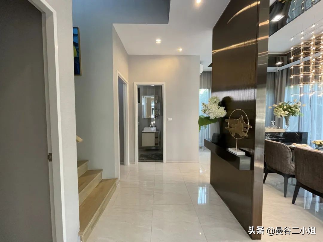 只要100多万的泰国三层别墅，6米挑高玻璃窗，比千万豪宅还大气