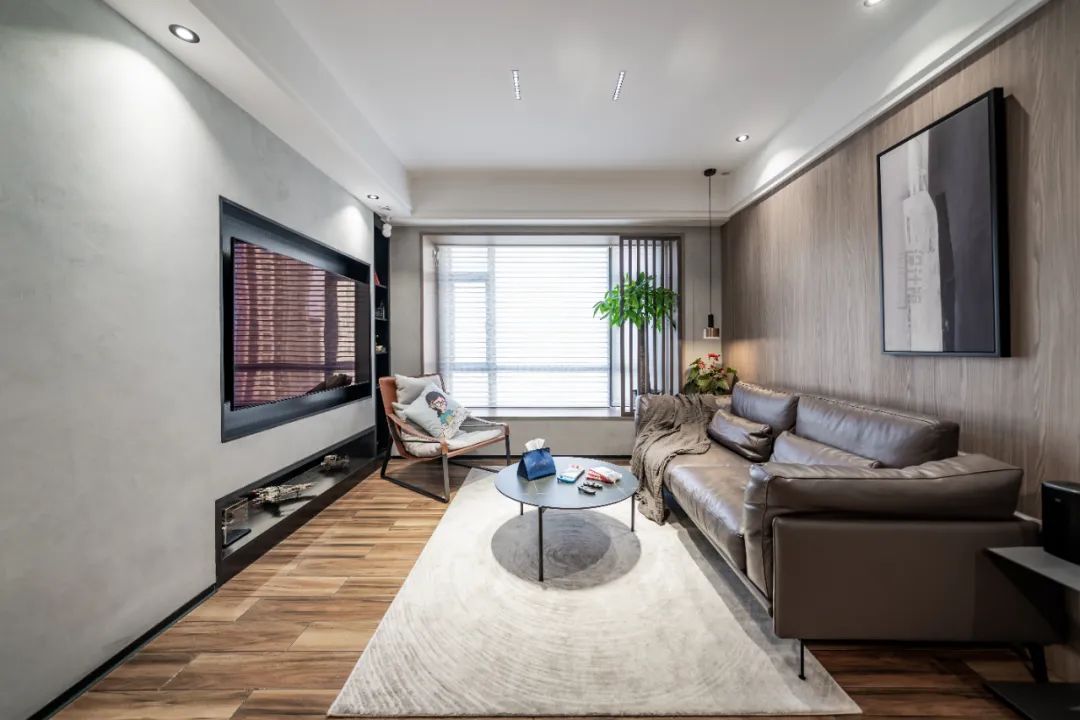 客厅电视机都支持壁挂吗,电视机放下面还是挂墙上