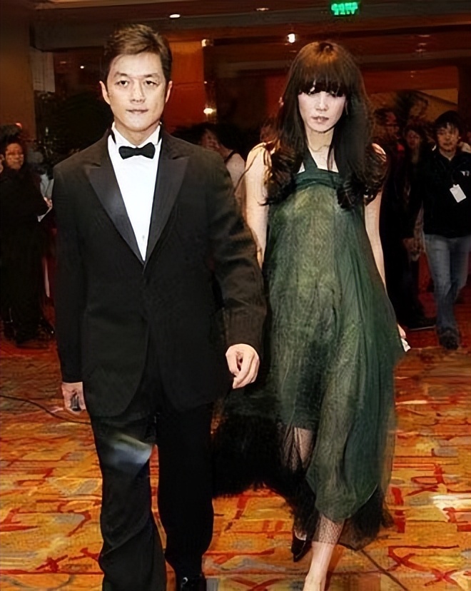 王菲和谢霆锋张柏芝的情史,李亚鹏与王菲现在的情史