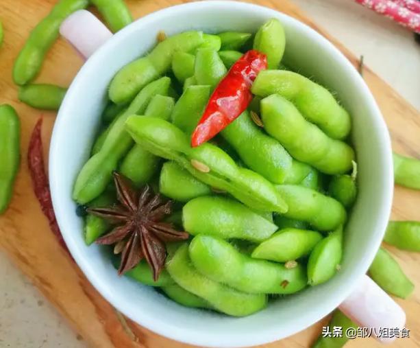 毛豆怎样煮翠绿不发黄,煮毛豆时怎样使毛豆不发黄发青