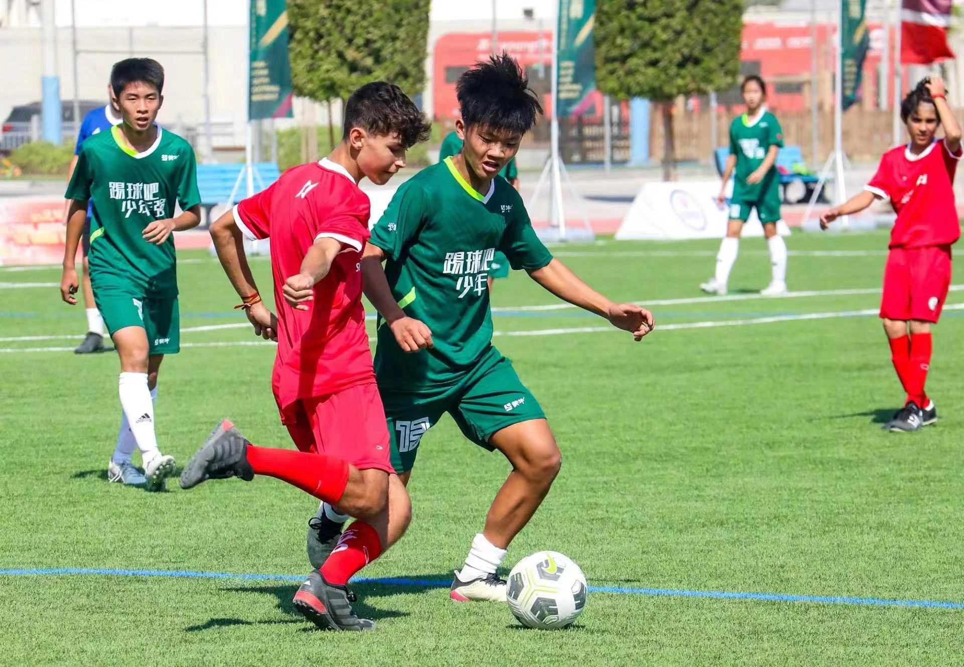 梅西姆巴佩争夺大力神杯内马尔,梅西姆巴佩会师决赛鹿晗