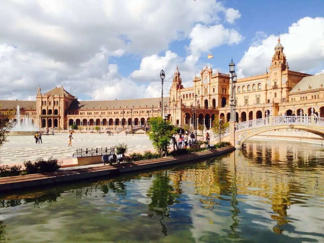 西班牙留学生活花费详情,西班牙留学打工容易吗