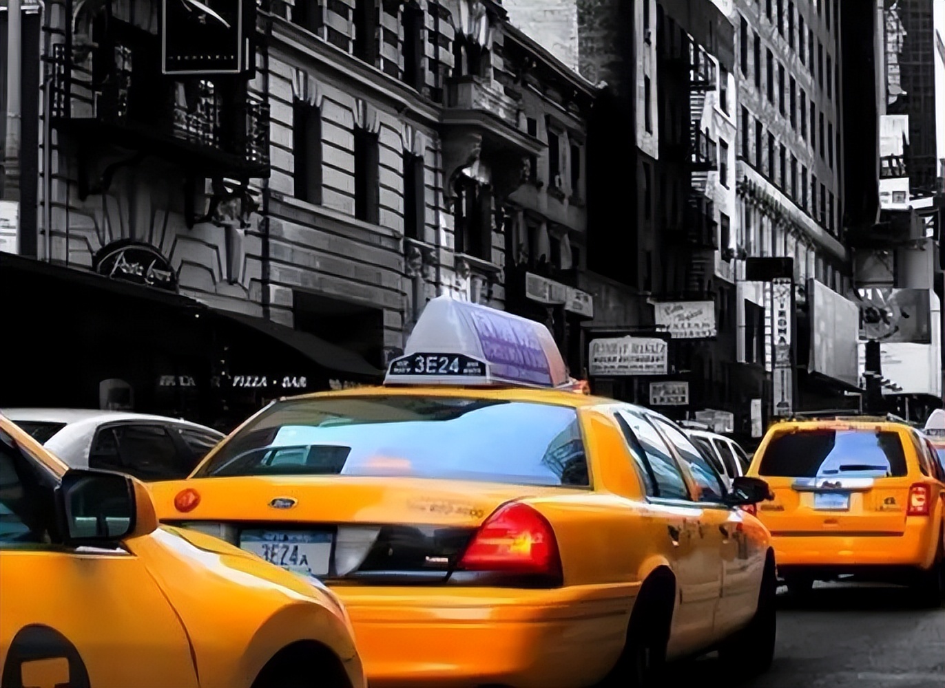 2016年，安徽副镇长开出租车被免职，罚5000元，如今迎来暖心结局