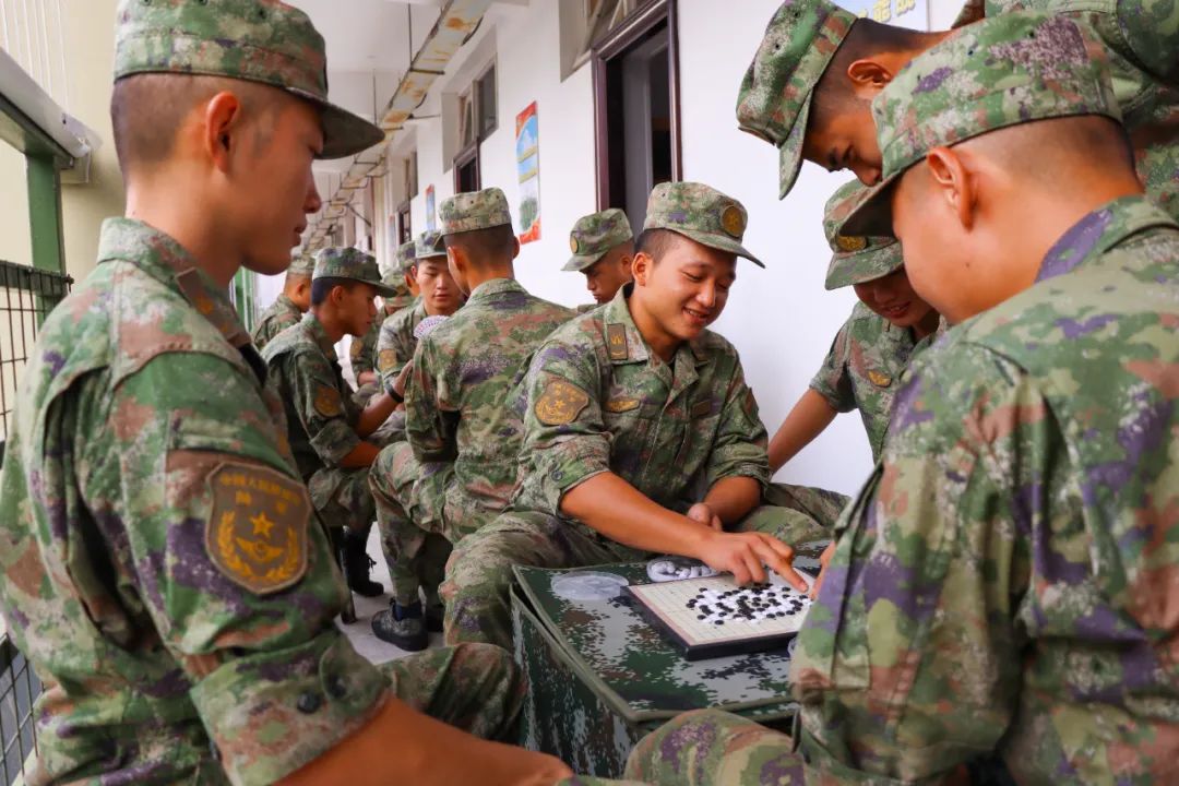 第71集团军：欢声笑语庆国庆，群众性文化活动暖兵心！