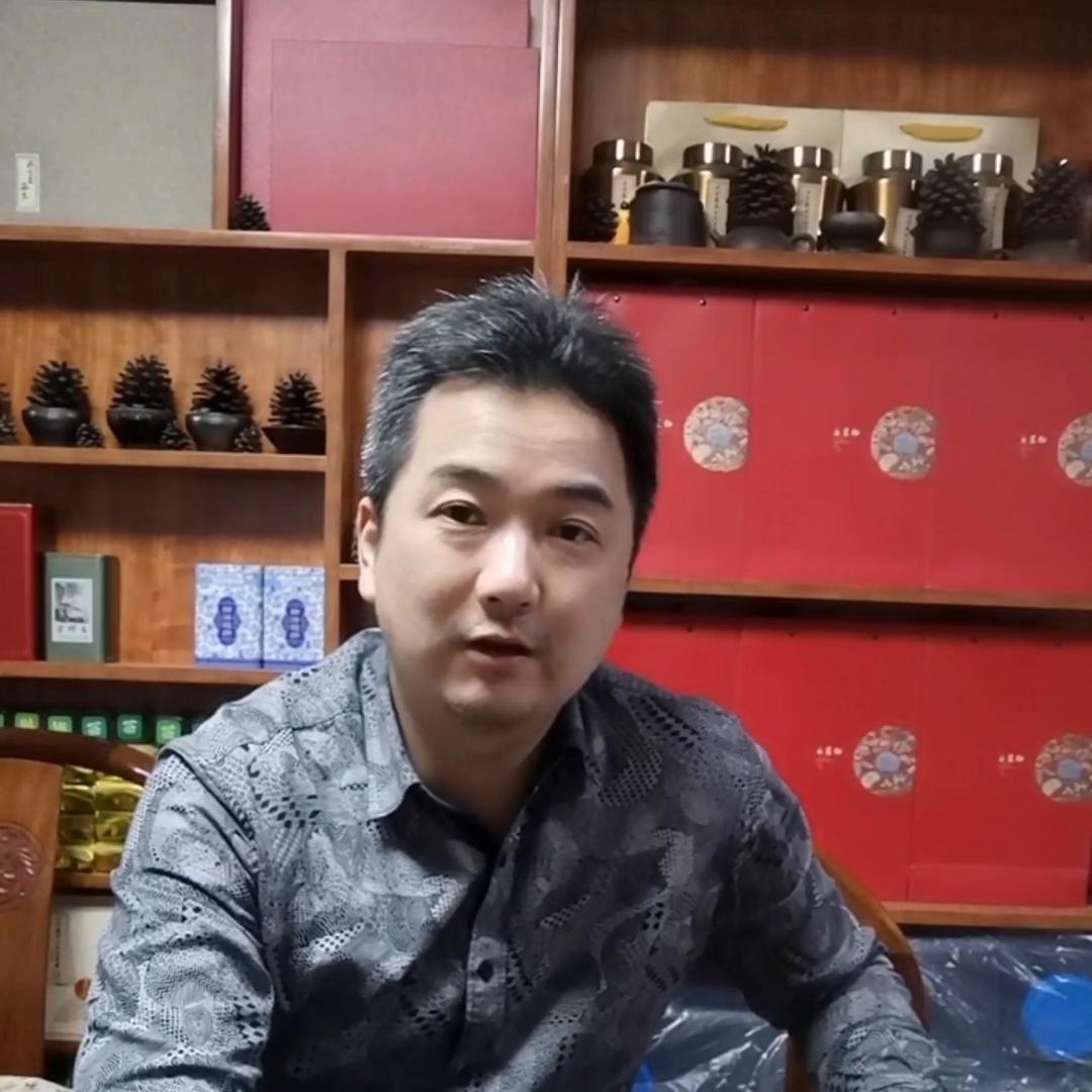 茶痴尘缘今年还真的抱着茶叶（青叶）睡过两次哈。