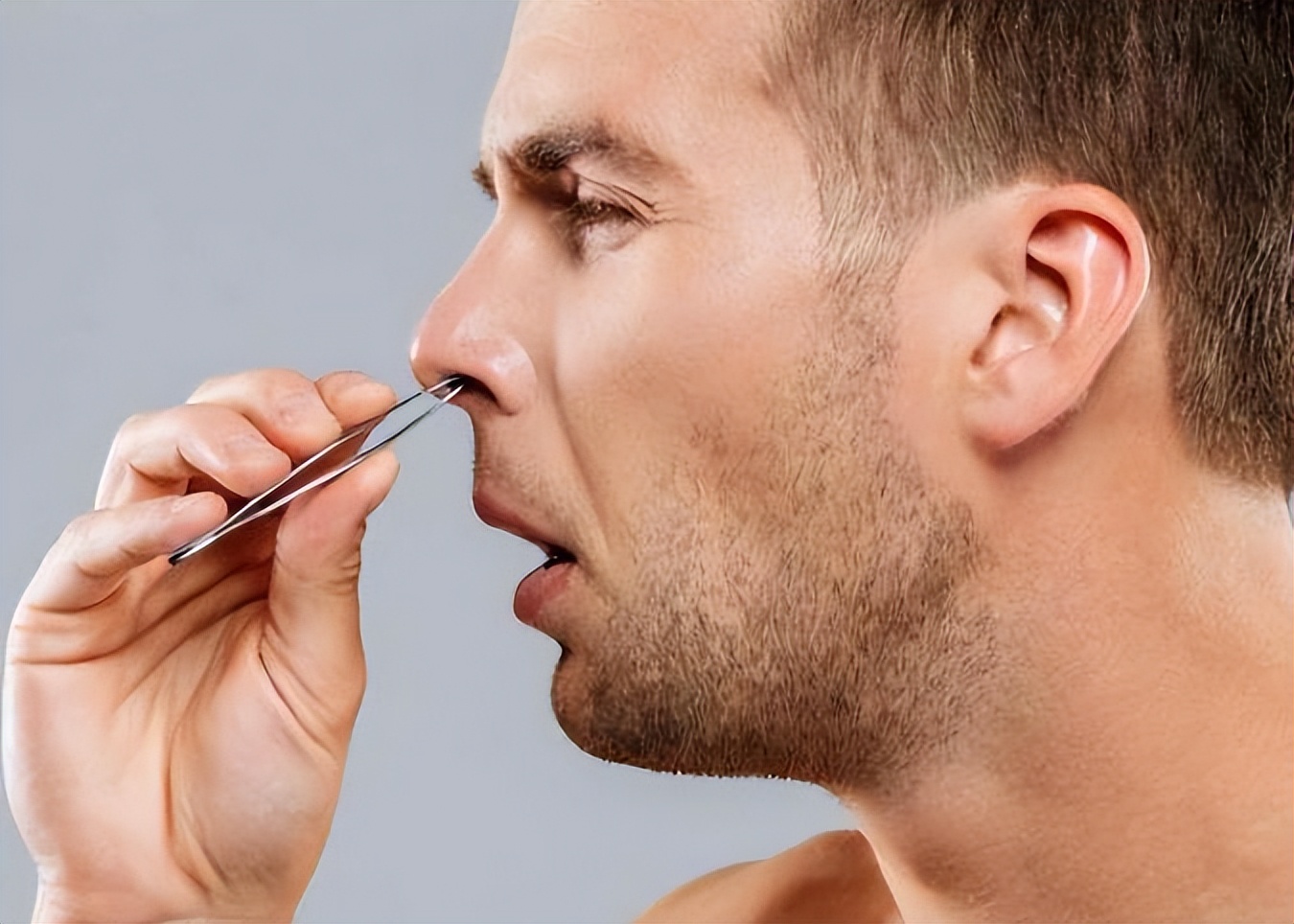 鼻毛老是长出来意味着什么,鼻毛太长经常窜出来是什么原因