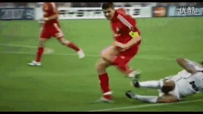 足球场上的尴尬瞬间视频,足球场上的尴尬瞬间笑到肚子疼