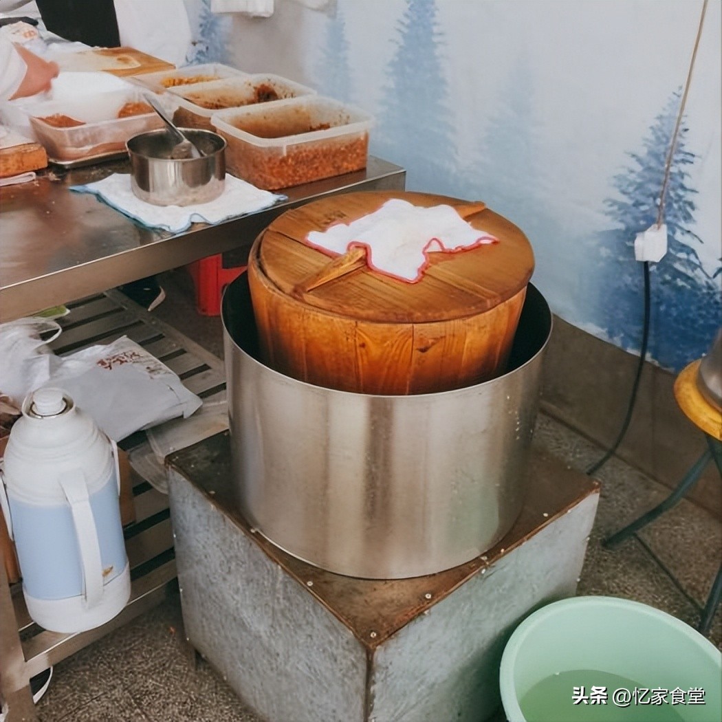 山西小伙来武汉，在路边点了一份早餐：原谅我没见过世面，吃不下