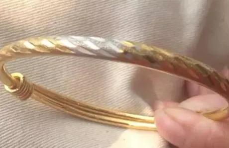 黄金会褪色吗怎么保养,黄金饰品为何也会变色