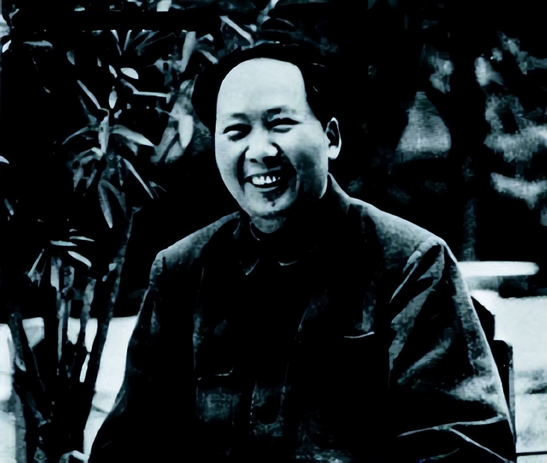 *先念李**抽雪茄，毛主席看了半天：有这么好的烟，怎么不早点拿出来