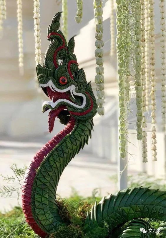 恐怕是地球最抓马的时装秀|MetGala小意思