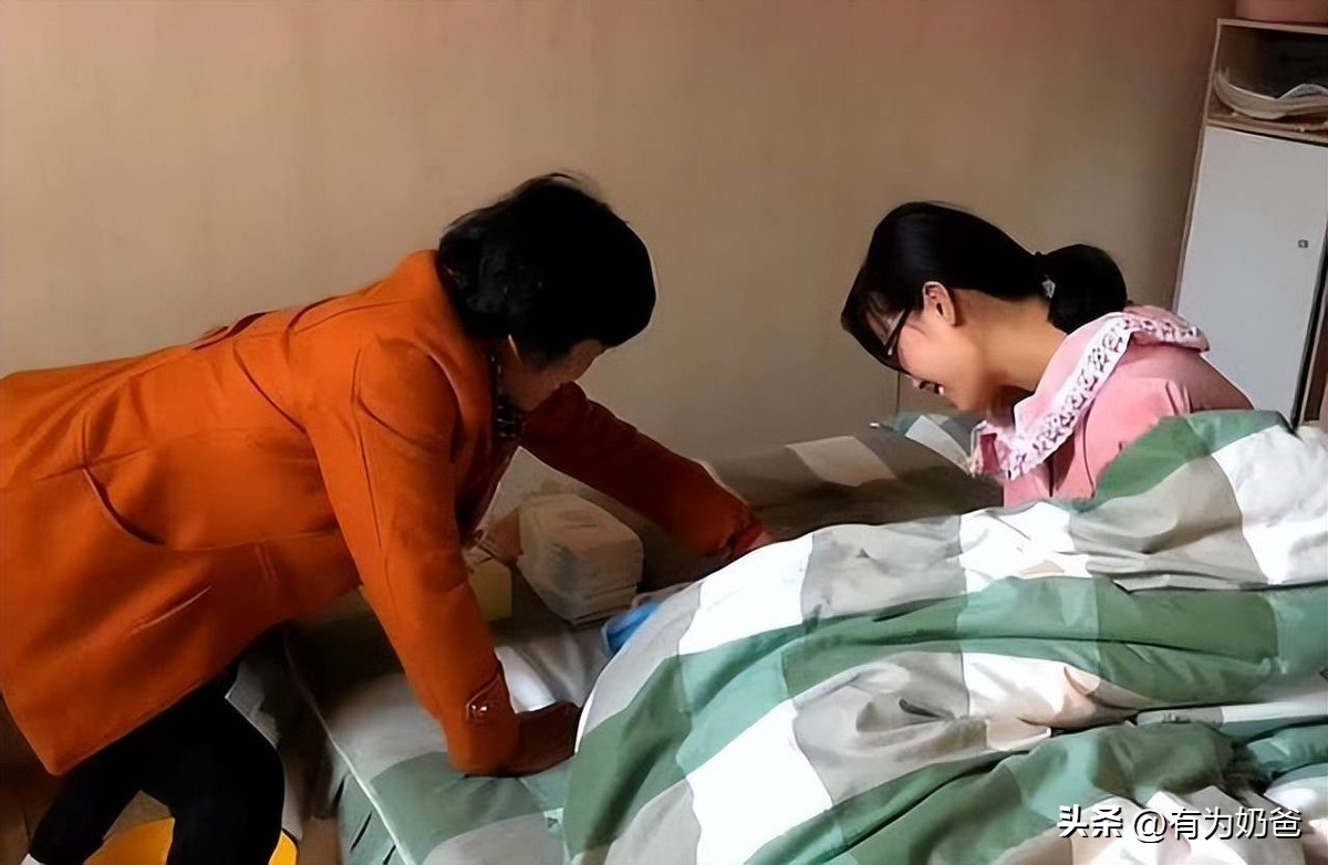 宝宝淹脖子红斑,宝宝淹脖子还起干皮