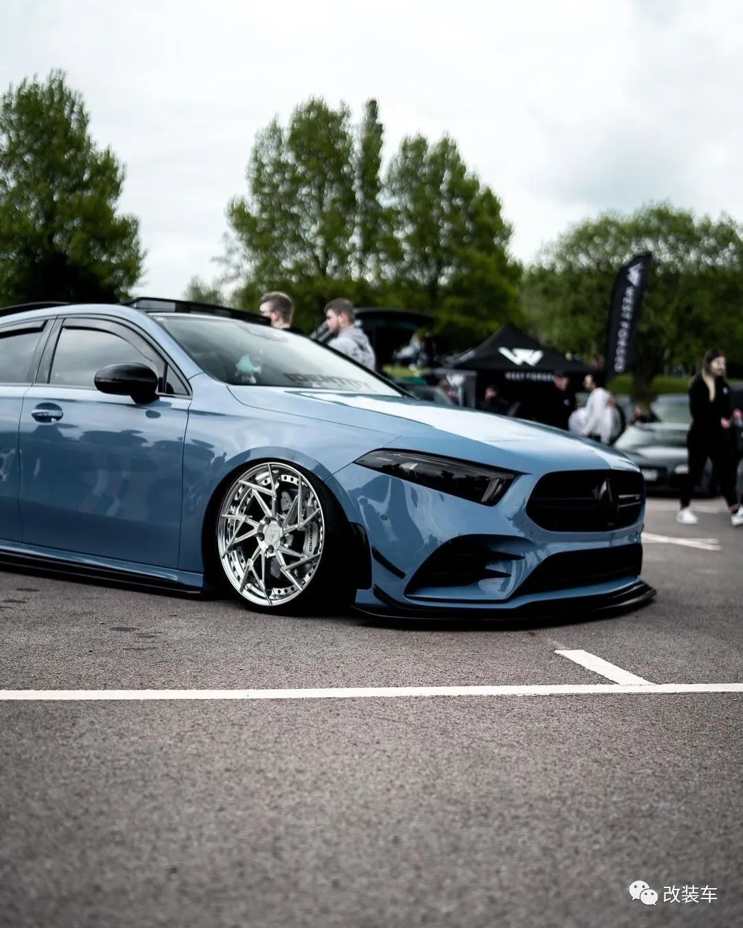 奔驰c级小姐姐改装,奔驰威霆改装小姐姐