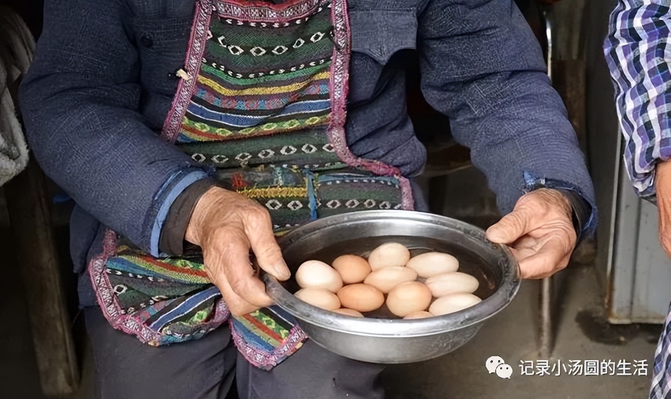 10个月宝宝吃完炒鸡蛋呕吐,10个月宝宝吃鸡蛋吐是什么原因