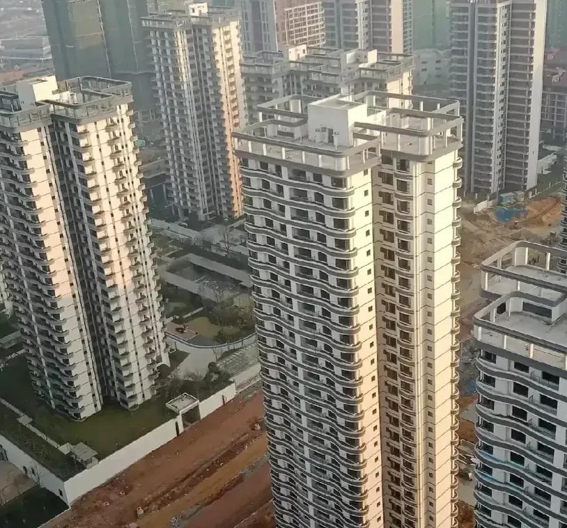 鹤壁十万买八套房是什么样的房 (男子在鹤壁十万买八套房)