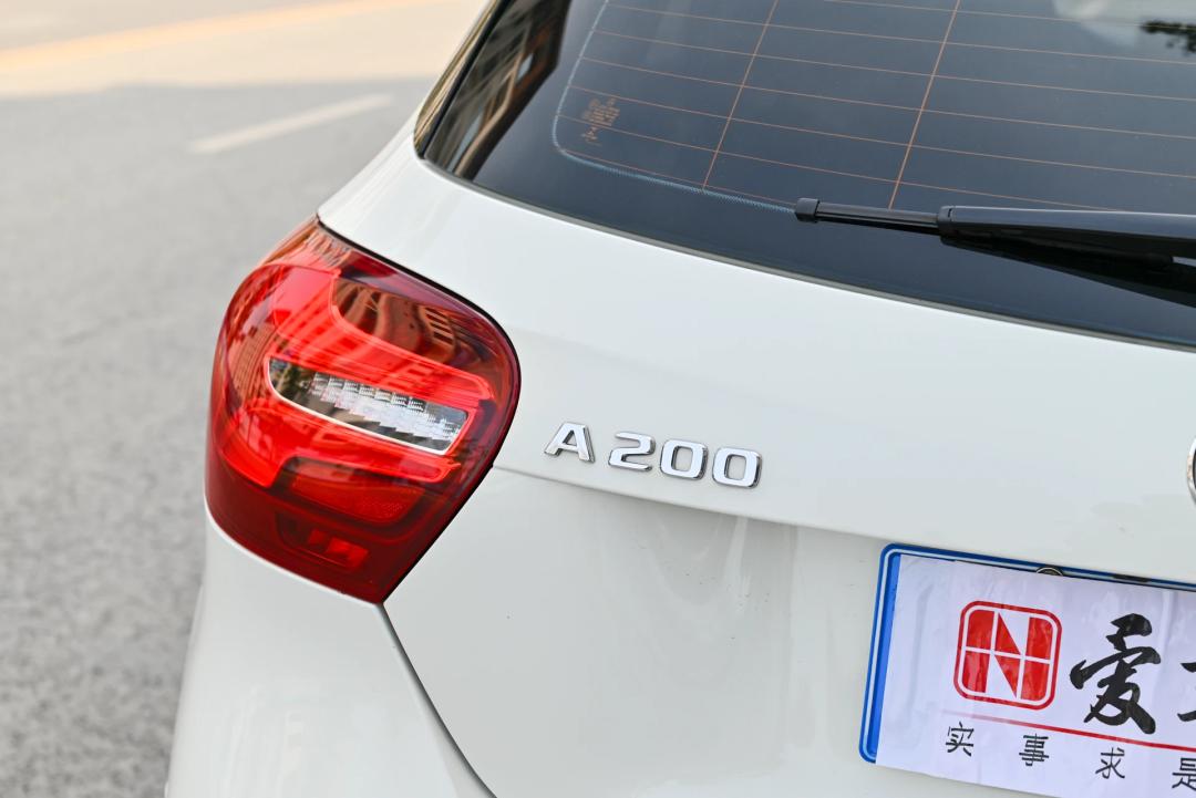 奔驰a200和奔驰b200哪个好,奔驰cla和奔驰a200哪个更值得买