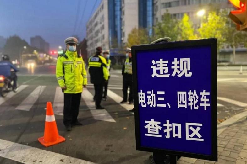 老年人电动三轮代步车怎么上牌,能上牌的老年代步车三轮车